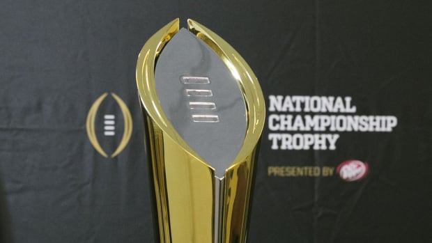 1405452111000-USP-NCAA-FOOTBALL-NATIONAL-CHAMPIONSHIP-TROPHY-UN-65838024
